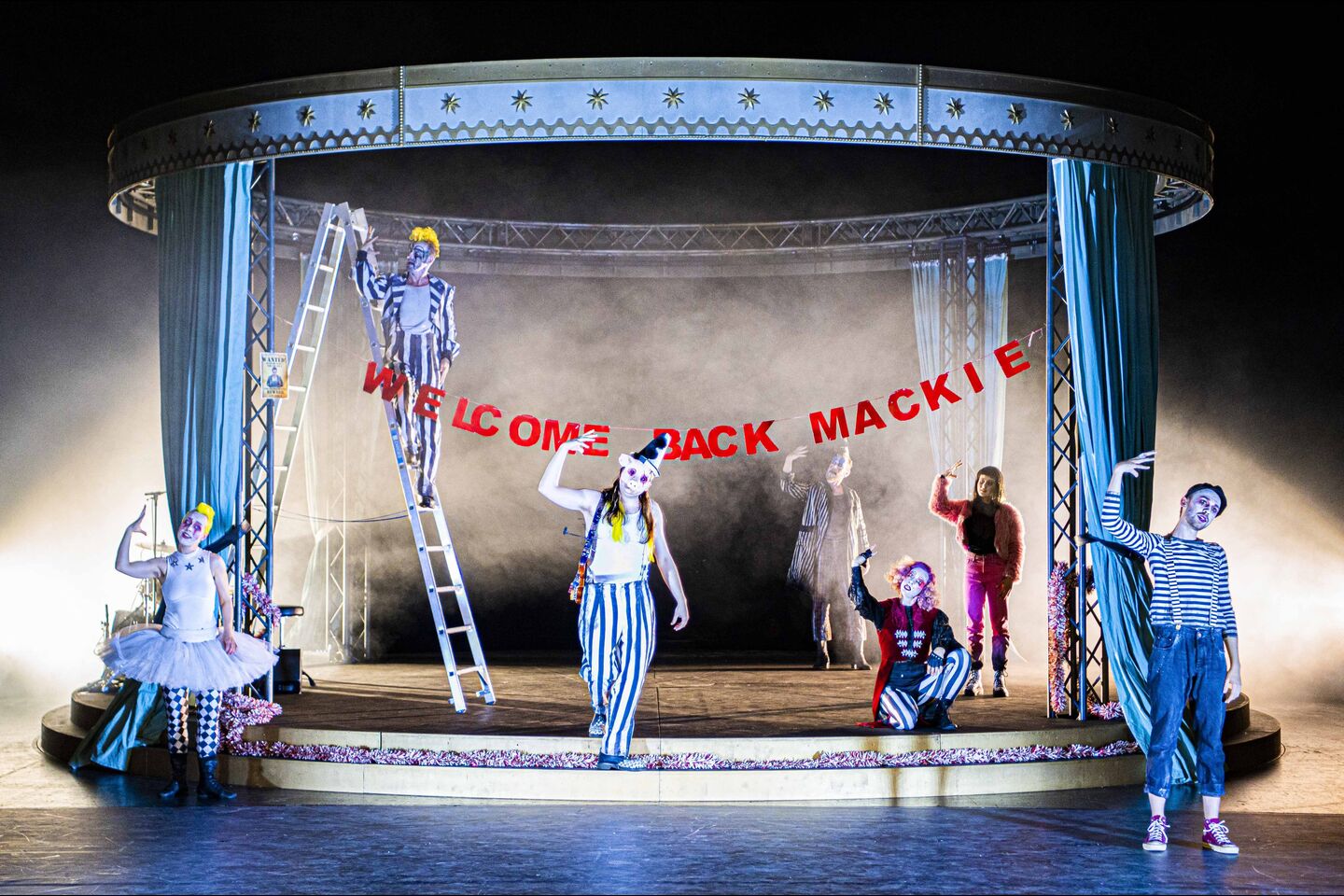 Staatstheater Cottbus
TWO PENNY OPERA
Rock-Zirkus nach der Musik von den Tiger Lillies
Szenenfoto 
(Foto: Marlies Kross)